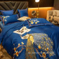 Conjuntos de ropa de cama de lujo con bordado de pavo real